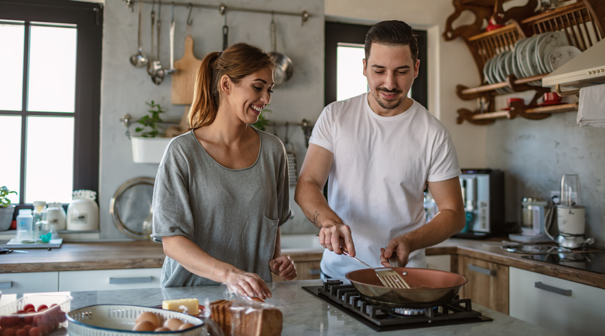 10 Reasons Couples Should Cook Together